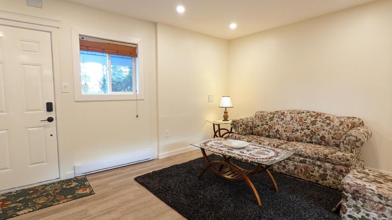Casa de férias Modern Spacious 1 Bedroom In Desirable Gordon Head Near Mount Douglas