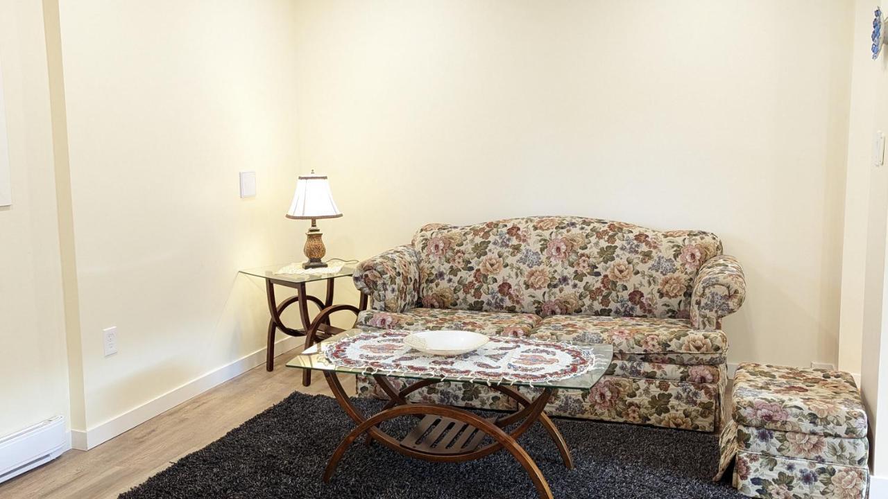 Casa de férias Modern Spacious 1 Bedroom In Desirable Gordon Head Near Mount Douglas *